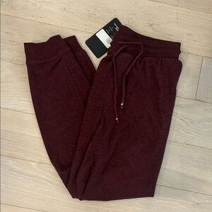 Fabletics Cloud Jersey Jogger in Burgundy Heather